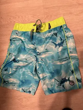 Short de bain, tout neuf, L14/16