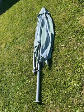 donne parasol cassé pour ferrailleur .