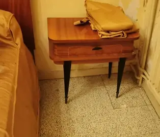 Table de chevet vintage bois avec tiroir