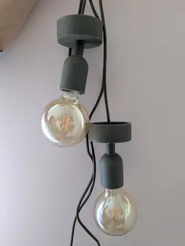 deux ampoules suspendues design