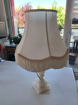 LAMPE TOUJOURS DISPO POUR LA DAME QUI VOULAIT VENIR LA RECUPERER VOUS POUVEZ ME JOINDRE