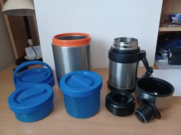 2 thermos