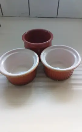 3 ramequins