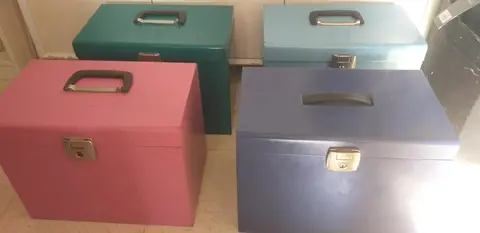 4 mallettes en métal pour ranger les documents avec dossiers suspendus