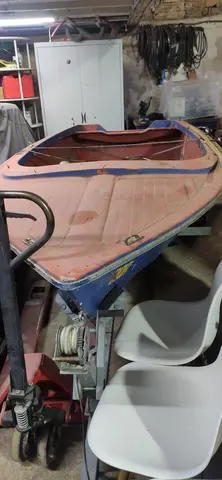 bateau en cours de restauration