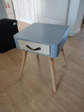 table de chevet avec tiroir