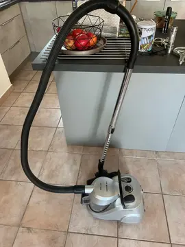 aspirateur fonctionnel mais à nettoyer