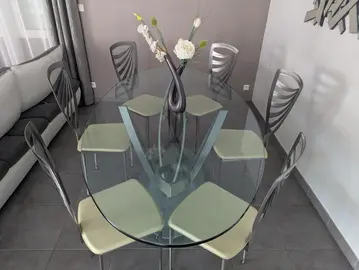 Table de salon et ses chaises