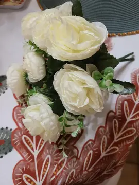 2 bouquets de fleurs artificielles