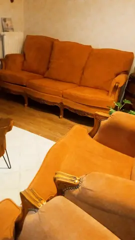 donne canapé et ces fauteuil style baroque