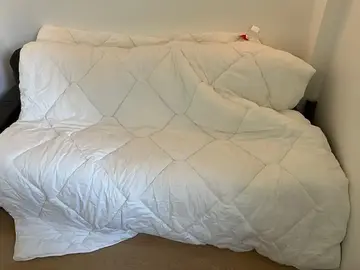 couette blanche excellent état, tempérée 2Mx2M