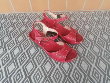 Nu-pieds rouge pointure 38