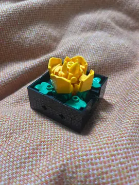 Fleur jaune en Lego