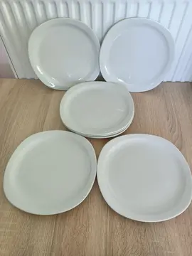 Lot de 7 Assiettes blanches en porcelaine