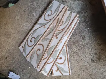 Reste de carrelage et frises