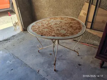 table de jardin a restaurer