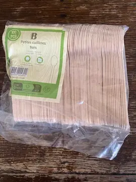 petites cuillers en bois