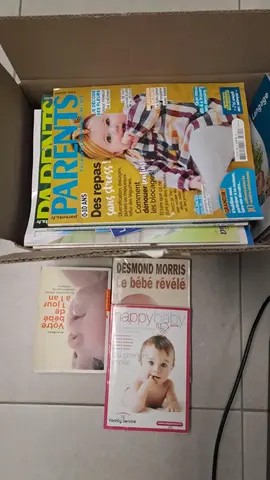 lot de livre bébé et magazines Parents