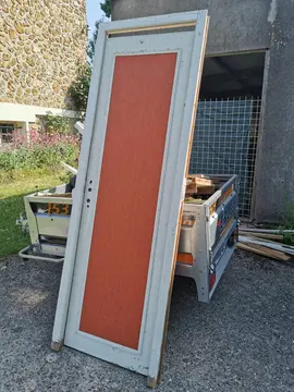 Porte et son encadrement, chambranle
