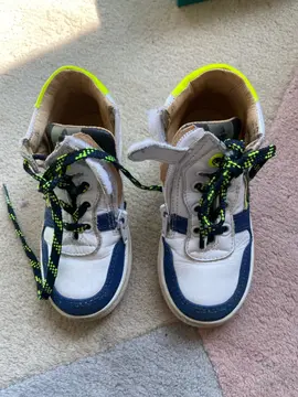 Chaussures enfant taille 26