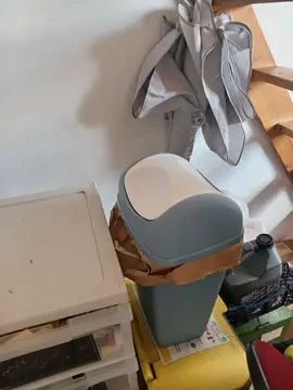 Poubelle de salle de bain