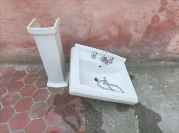 Lavabo sur colonne