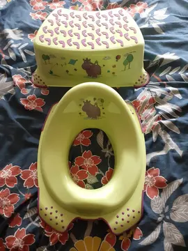 rehausseur wc et un marche pieds