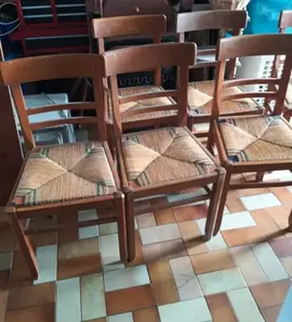 Lot chaises en bois