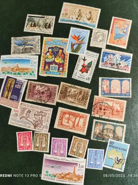 lot unique 25 timbres Algérie..