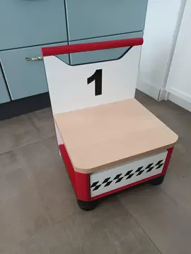 table de chevet enfant type course de voiture
