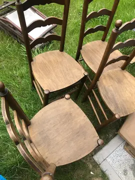 donne chaises