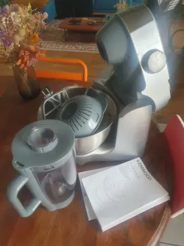 Donne un robot multifonction KENWOOD