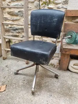 Ancien fauteuil à roulettes