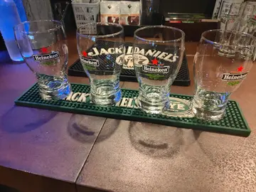 Lot de 4 pintes atypiques Heineken (0.50cl)