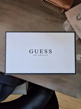 moyenne boîte GUESS