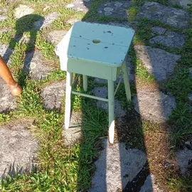 Tabouret un peu haut