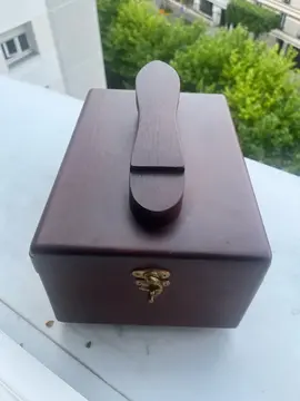 Boîte pour cirer les chaussures