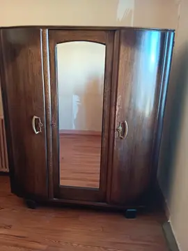 Armoire ancienne avec porte miroir