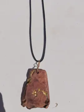 Pendentif en bois précieux