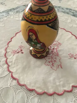 petit bibelot en bois peint