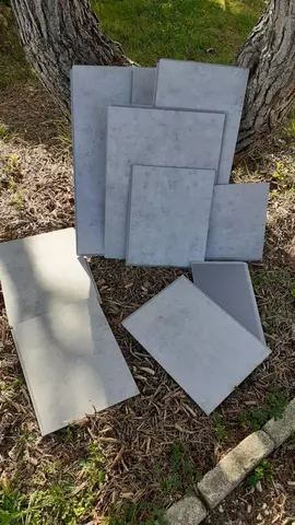chutes de plaques murales pvc grises