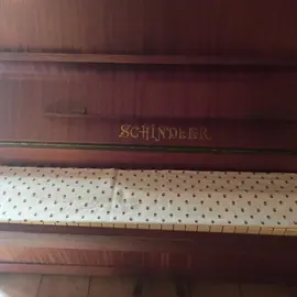donne piano droit cadre métal a re accorder