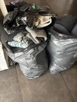 donne gros lot de linge / habille propre en vrac en très bon état de tout et toutes saisons