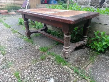 table en bois carrelée vintage
