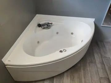 Baignoire balnéo d'angle
