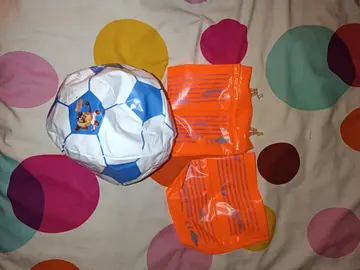brassards et ballon gonflable