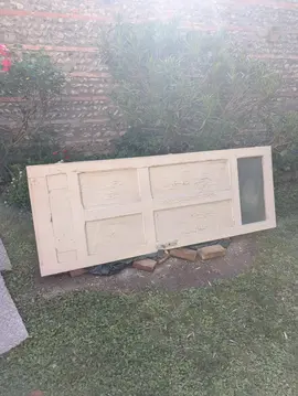 Ancienne porte en bois.