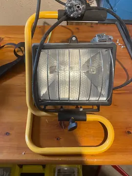 Lampe halogène de travail inclinable sur pied x3