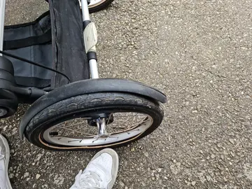 donne poussette 3 roues