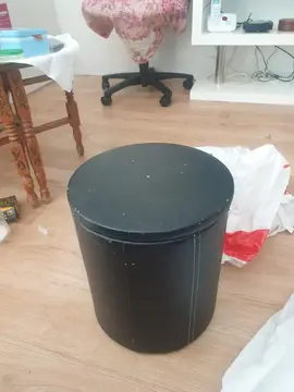 je donne 2poufs